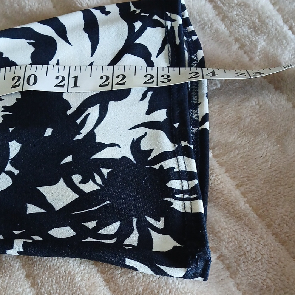 Max Studio Black and Cream Floral Blouse - Picture 11 of 14